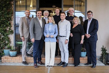 Unterzeichnung des Kaufvertrags für das Schloss Zelená Hora