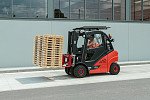 Nové vysokozdvižné vozíky s pohonem na CNG ve výrobním areálu ve Dvorci