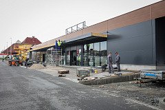 Duben 2022 - Výstavba retailových prodejen v areálu supermarketu BILLA v Nepomuku.