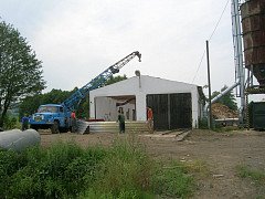 Rozšiřování výrobní haly / Verbreiterung der Fertigungshalle / Factory building extension / Расширение производственного цеха