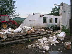 Bourání původní haly / Abtragung der ursprünglichen Halle / Demolishing original factory building / Снос старого цеха