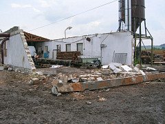 Bourání původní haly / Abtragung der ursprünglichen Halle / Demolishing original factory building / Снос старого цеха