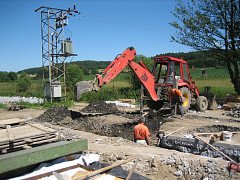 Základy pro rozšíření výrobní haly / Grundlage für Verbreiterung der Fertigungshalle / Foundations for factory building extension / Фундамент для расширение производственного цеха