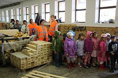 Exkurze MŠ Vrčeň ve společnosti KLAUS Timber a.s. v Kladrubcích 19.6.2012.