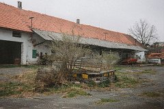 Areál bývalého zemědělského družstva v Kladrubcích před započetím prací na jaře 1998.
