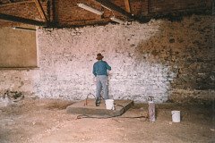 Příprava stodoly před spuštěním provozu v červnu 1998.