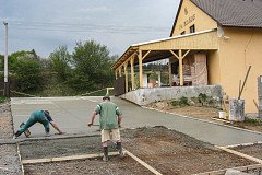 2003 - Zpevňování povrchu areálu / Festigung der Oberfläche des Geländes / Strengthening the surface of the company premises / Укрепление поверхности ареала