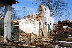 2004 - Demolice staré budovy / Niederreißen des alten Gebäude / Demolishing the old building / Снос старого здания