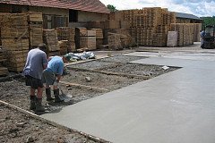 2004 - Betonování areálu / Betonierung des Geländes / Concreting company premises / Бетонирование ареала