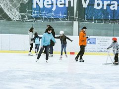 Firemní bruslení na stadionu Košutka v Plzni 29 12. 2018