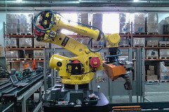 Instalace zakládacího robota Fanuc k paletovací lince Cape v březnu 2016.