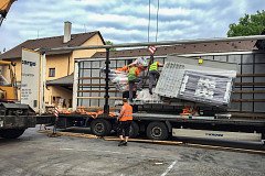 Instalace paletovacího robota Yaskawa v květnu 2016.