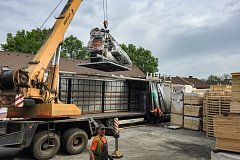 Instalace paletovacího robota Yaskawa v květnu 2016.