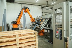 Paletovací robot Yaskawa v provozu.