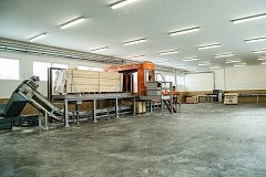 Dokončená hala pro zakracování řeziva s techologiemi Holtec a K.Stroj v roce 2017.