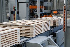 Automatické paletovací linky CAPE Mach 1 a 3 ve výrobním areálu KLAUS Timber ve Dvorci.