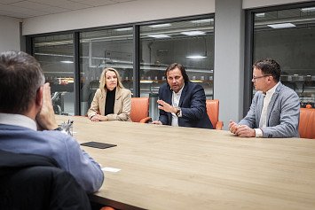 Návštěva Markéty Pekarové Adamové a Marka Ženíška v areálu VA Dvorec 7. 11. 2024