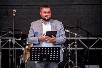 KLAUS Timber partnerem koncertu Evy Urbanové 30. 8. 2025 v Nepomuku