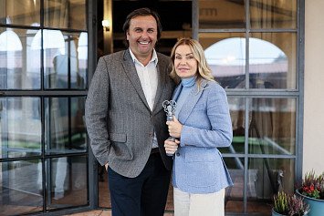 Podpis smlouvy na koupi zámku Zelená Hora 6. 10. 2025 v Angusfarm Soběsuky