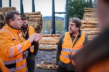 Návštěva českých nestátních vlastníků lesů ve Dvorci 23. 10. 2025
