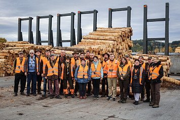 Návštěva českých nestátních vlastníků lesů ve Dvorci 23. 10. 2025