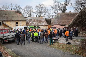 Dobrovolnická brigáda na Zelené Hoře 22. 11. 2025