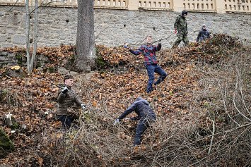 Dobrovolnická brigáda na Zelené Hoře 22. 11. 2025