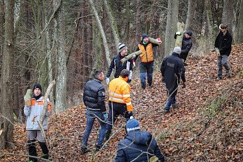 Dobrovolnická brigáda na Zelené Hoře 22. 11. 2025