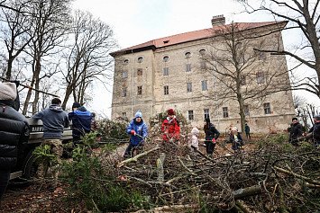 Dobrovolnická brigáda na Zelené Hoře 22. 11. 2025