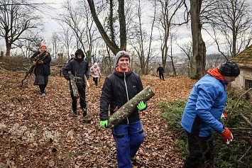 Dobrovolnická brigáda na Zelené Hoře 22. 11. 2025