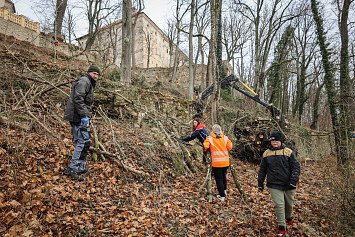 Dobrovolnická brigáda na Zelené Hoře 22. 11. 2025