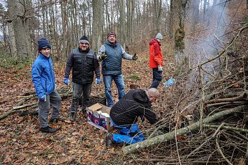 Dobrovolnická brigáda na Zelené Hoře 22. 11. 2025