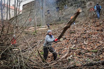 Dobrovolnická brigáda na Zelené Hoře 22. 11. 2025