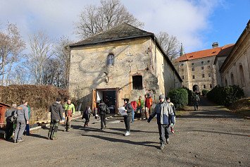 Dobrovolnická brigáda na Zelené Hoře 22. 11. 2025