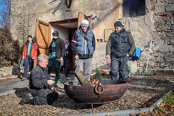 Dobrovolnická brigáda na Zelené Hoře 22. 11. 2025