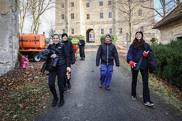 Dobrovolnická brigáda na Zelené Hoře 22. 11. 2025
