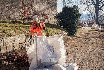 Dobrovolnická brigáda na Zelené Hoře 22. 11. 2025