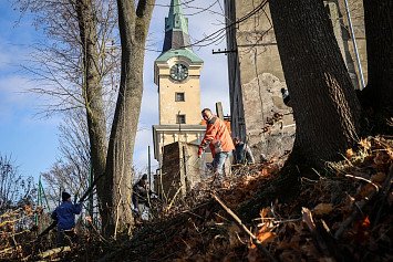 Dobrovolnická brigáda na Zelené Hoře 22. 11. 2025