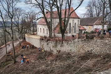 Dobrovolnická brigáda na Zelené Hoře 22. 11. 2025